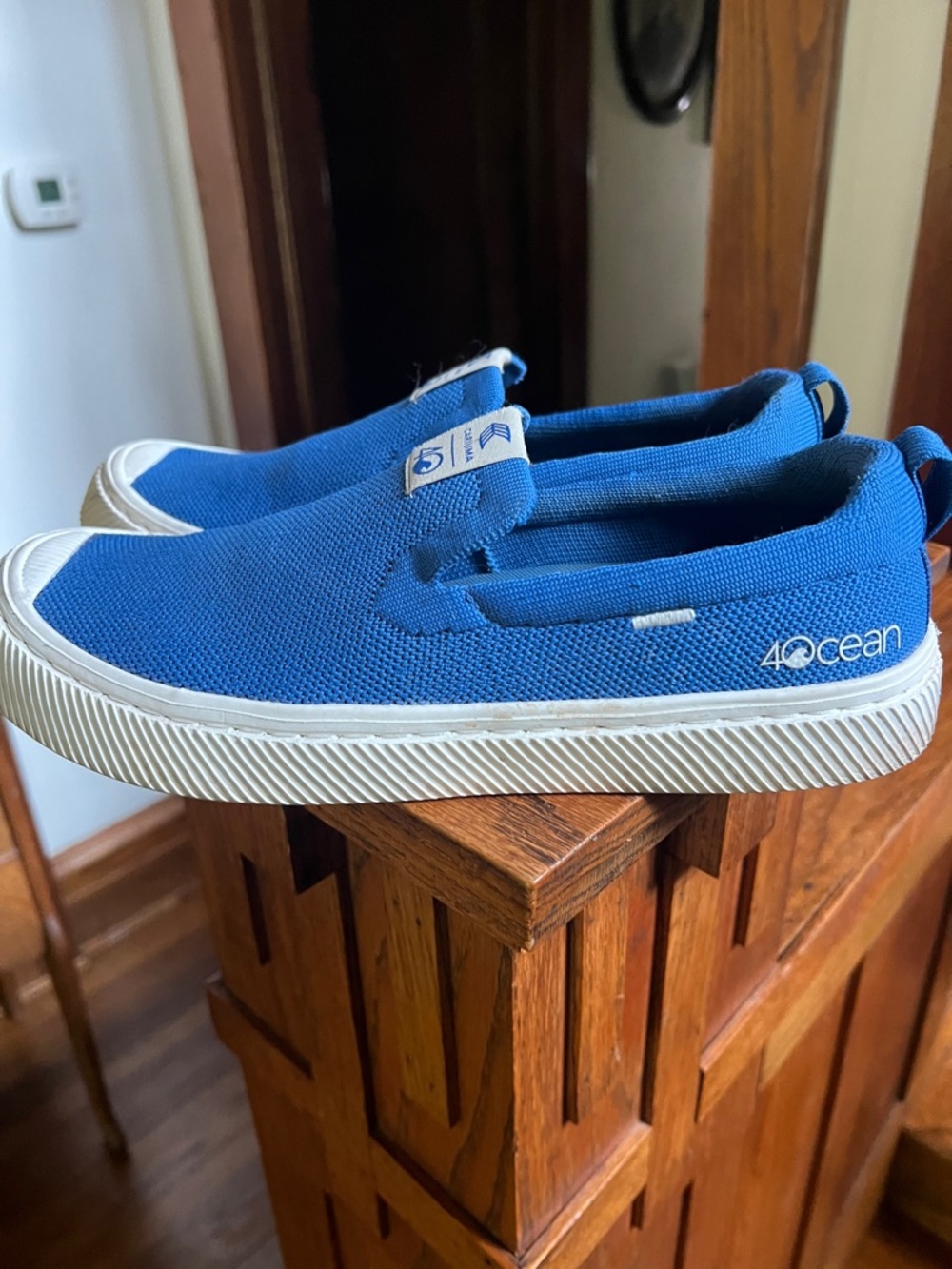 Cariuma knit slip ons  size 8.5 euc